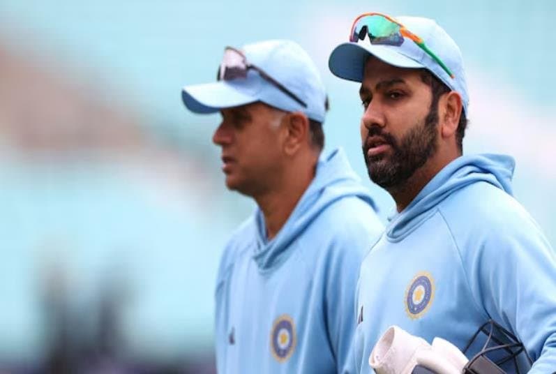 Rahul Dravid (L) and Rohit Sharma