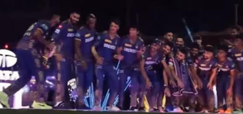 Shreyas Iyer recreating Lionel Messi's pose