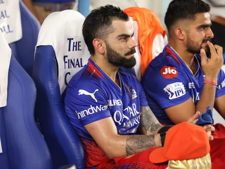 Virat Kohli sitting on RCB bench